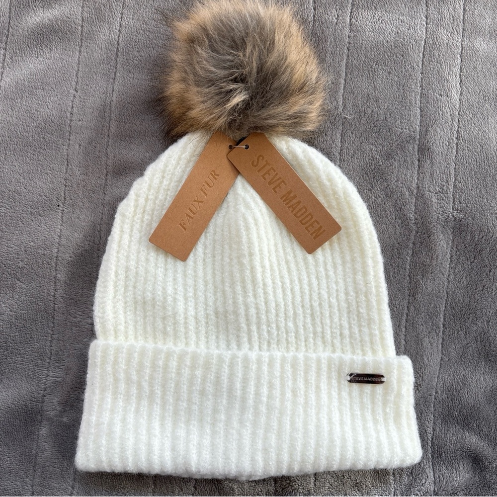 NWT Steve Madden Cream Knit Beanie with Faux Fur Pom-Pom One Size